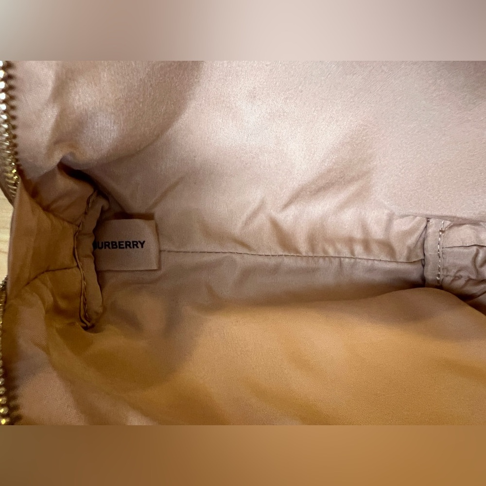 Burberry GWP Cosmetic Pouch - Picture 8 of 8